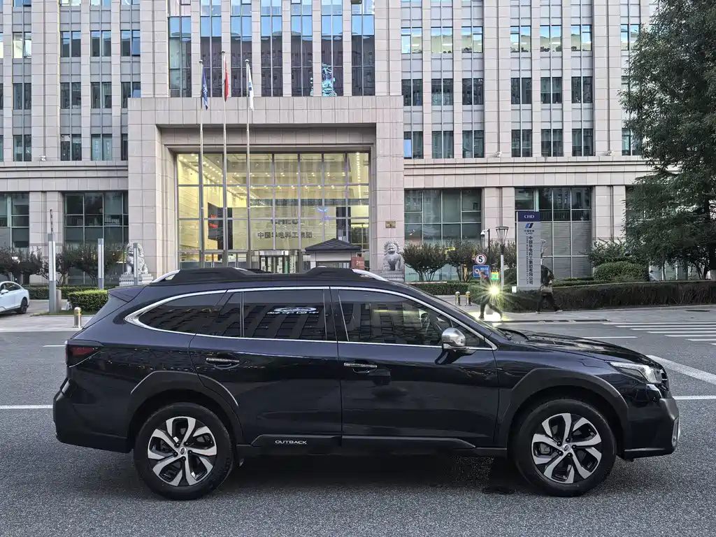Subaru Outback — фото 6
