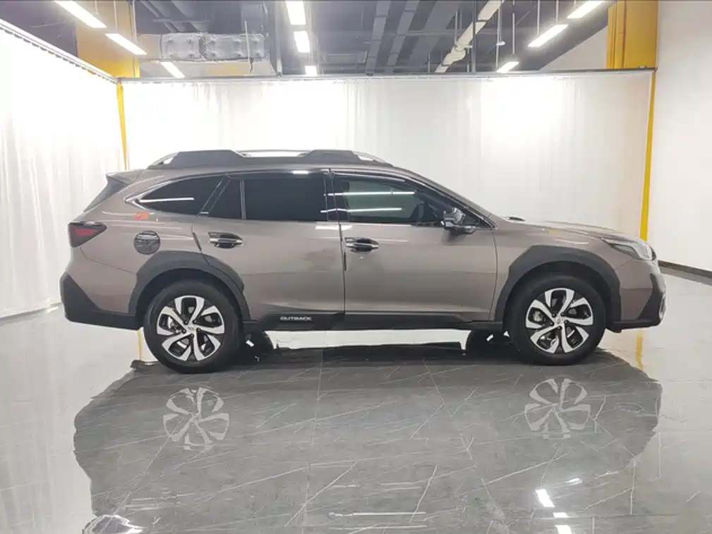 Subaru Outback — фото 7