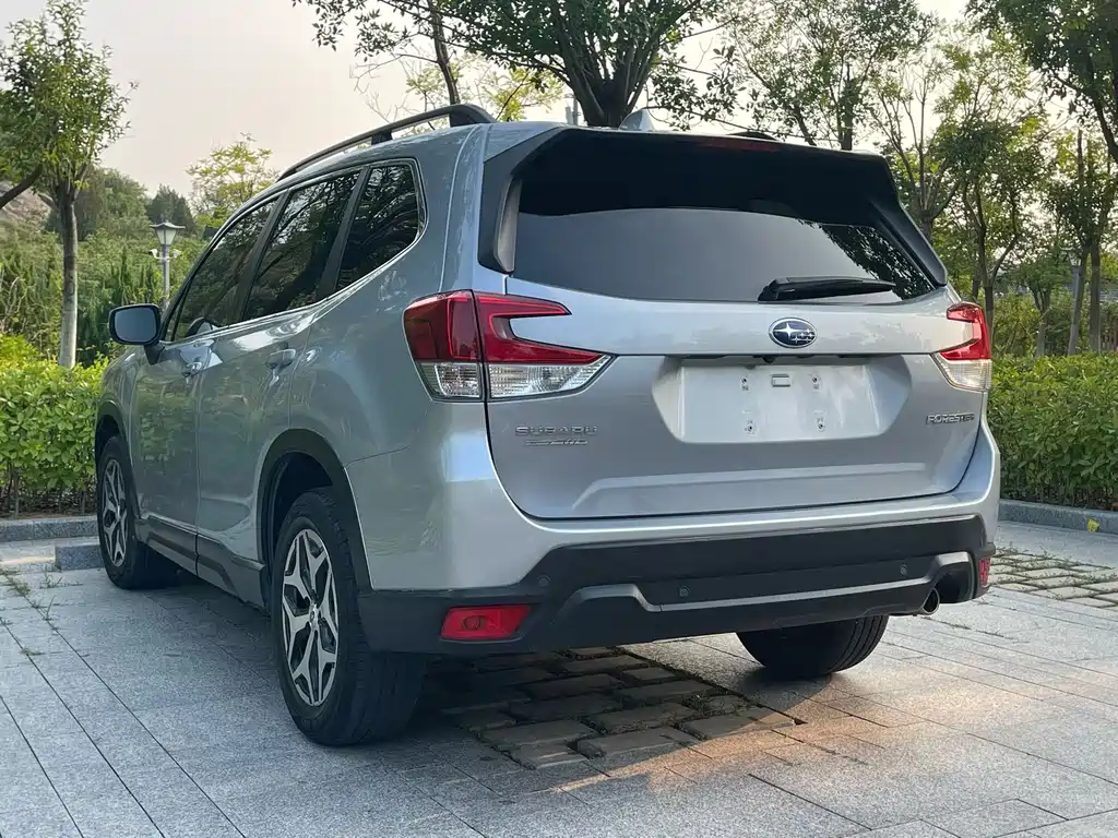 Subaru Forester — фото 4