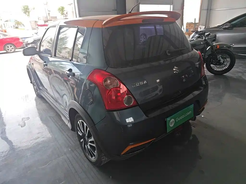 Suzuki Swift — фото 5