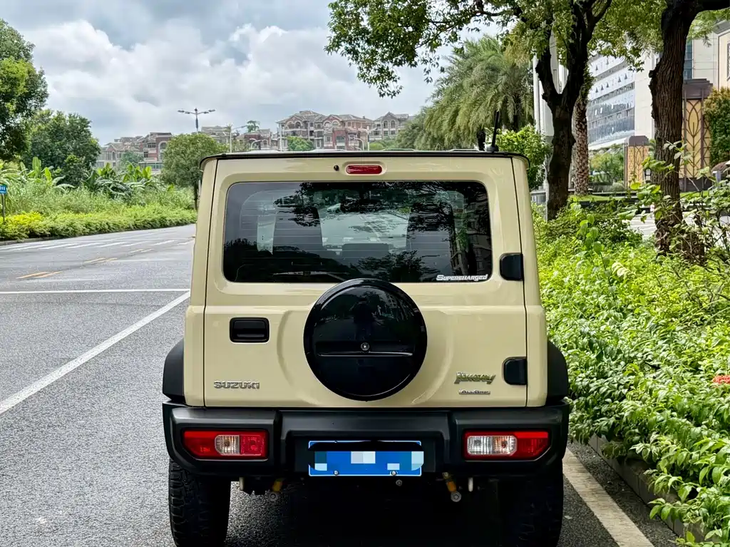 Suzuki Jimny — фото 8