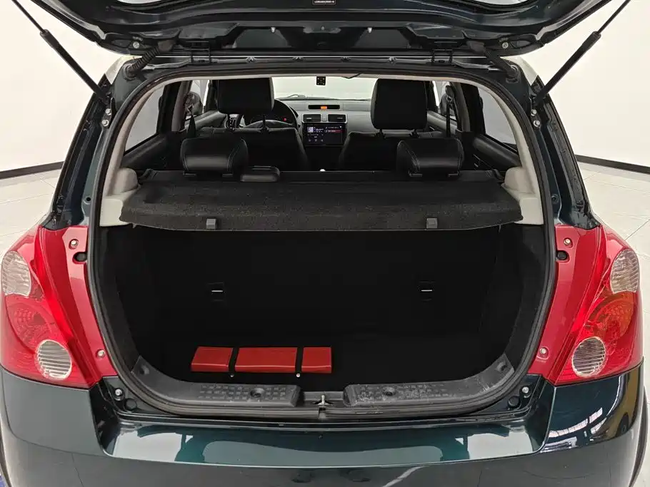 Suzuki Swift — фото 4