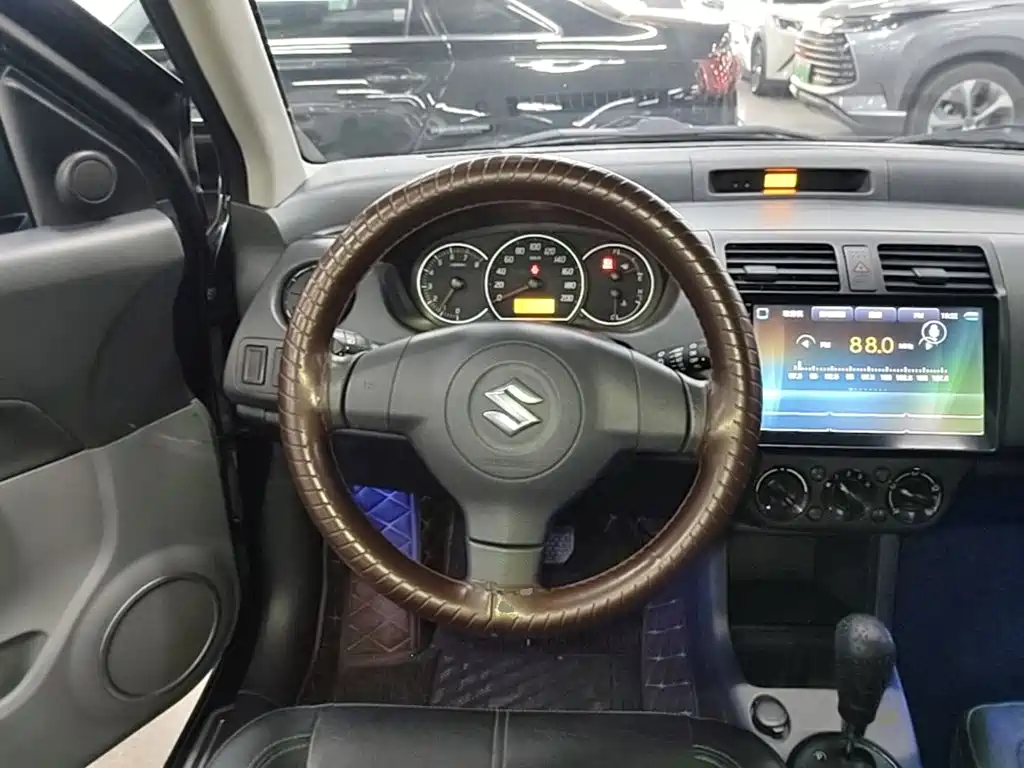 Suzuki Swift — фото 11
