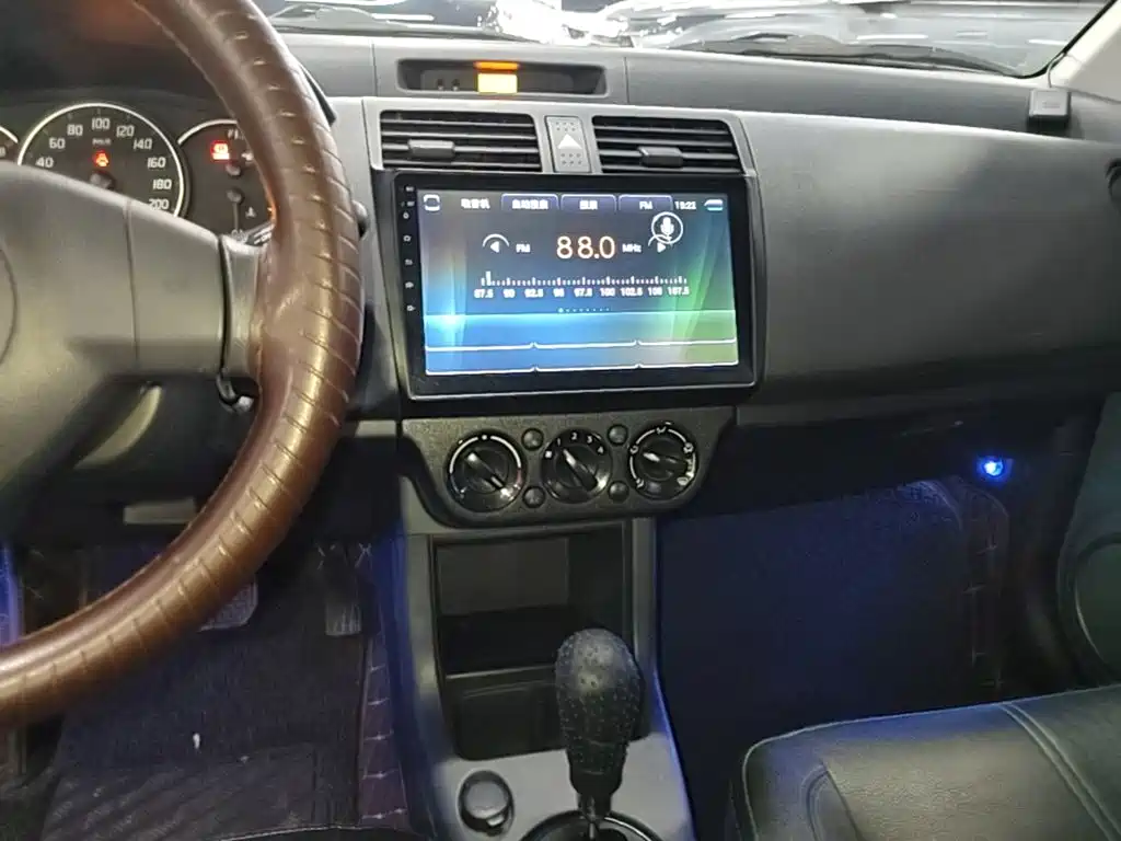 Suzuki Swift — фото 13