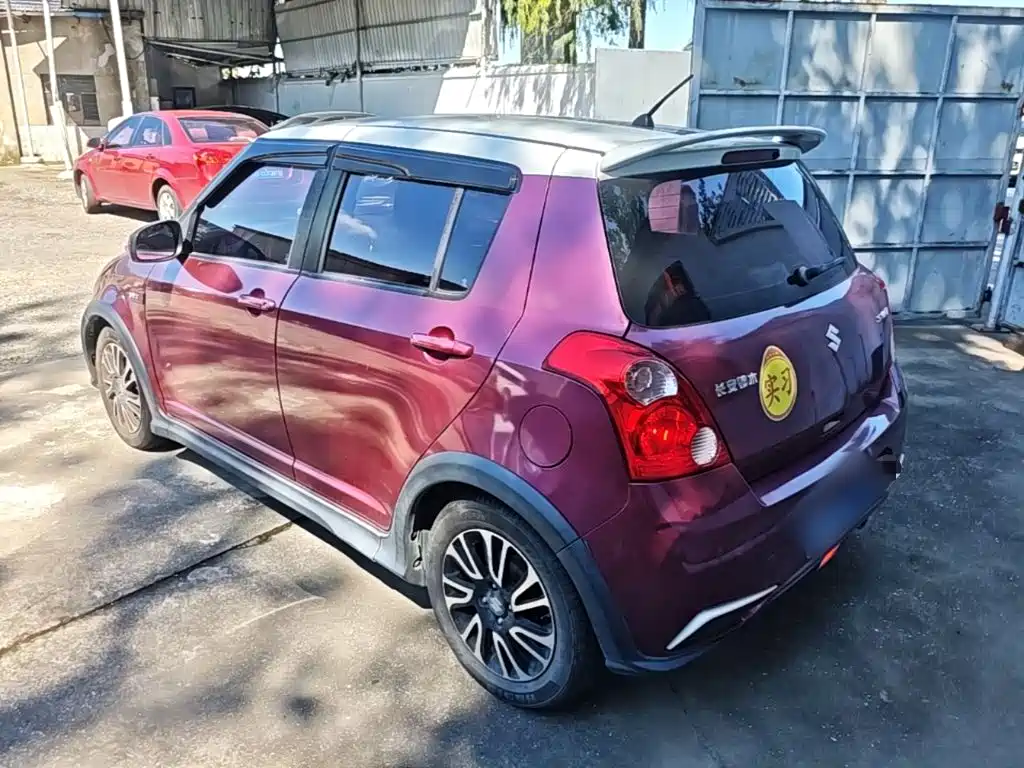 Suzuki Swift — фото 5
