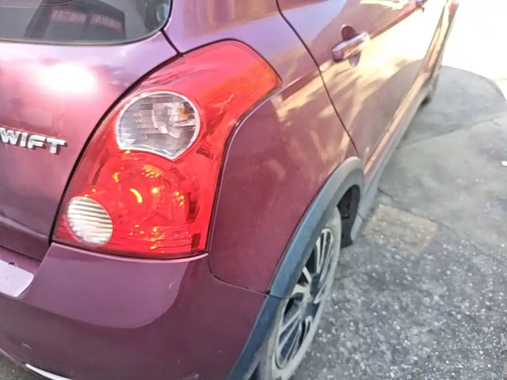 Suzuki Swift — фото 8