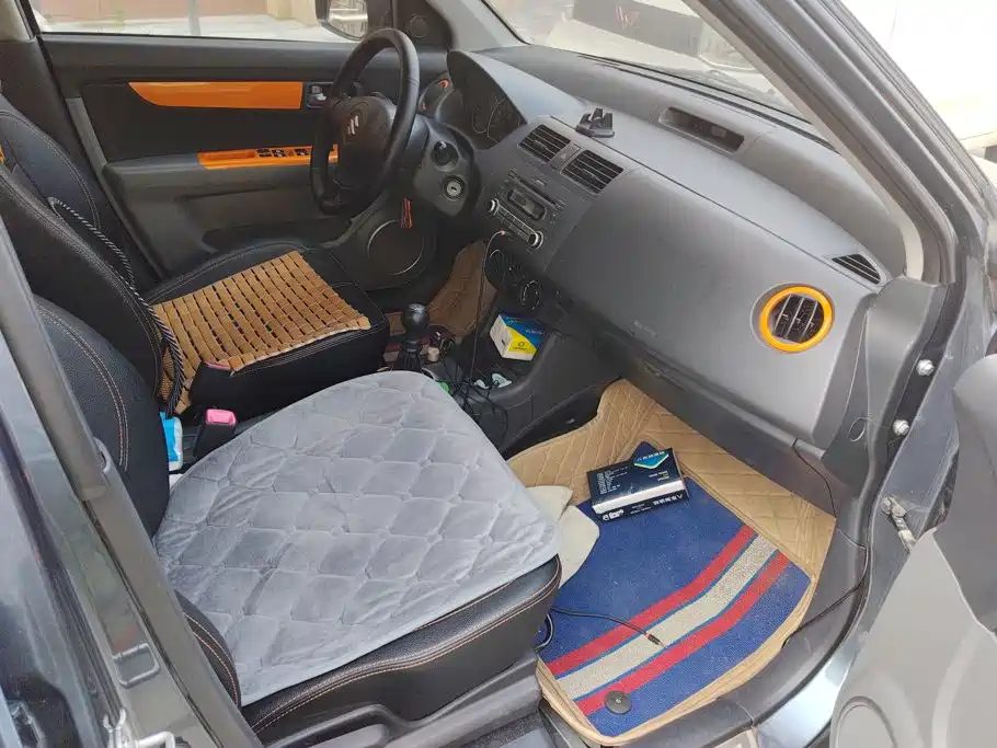 Suzuki Swift — фото 8