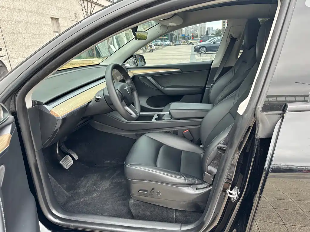 Tesla Model Y — фото 4