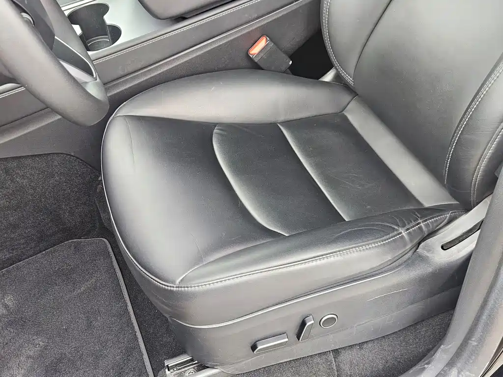 Tesla Model Y — фото 11