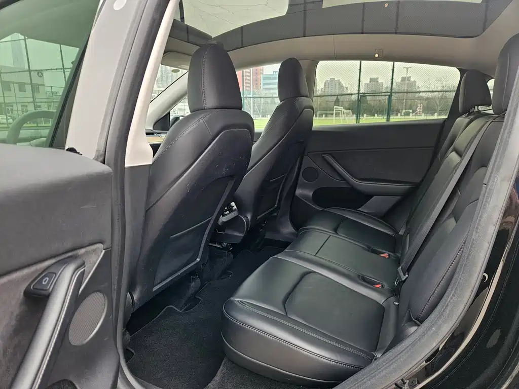 Tesla Model Y — фото 13