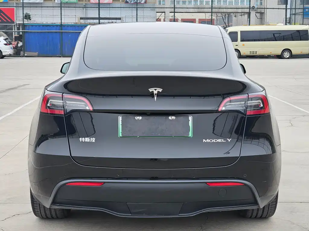 Tesla Model Y — фото 5