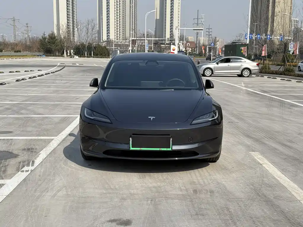 Tesla Model 3 — фото 2