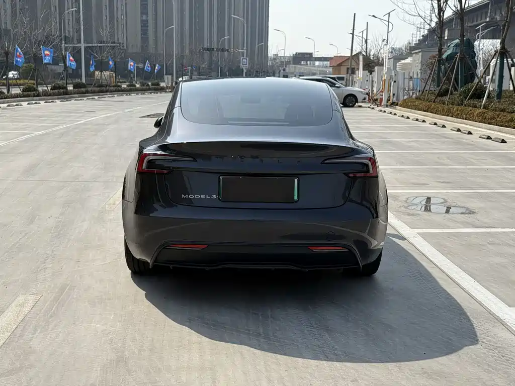 Tesla Model 3 — фото 4