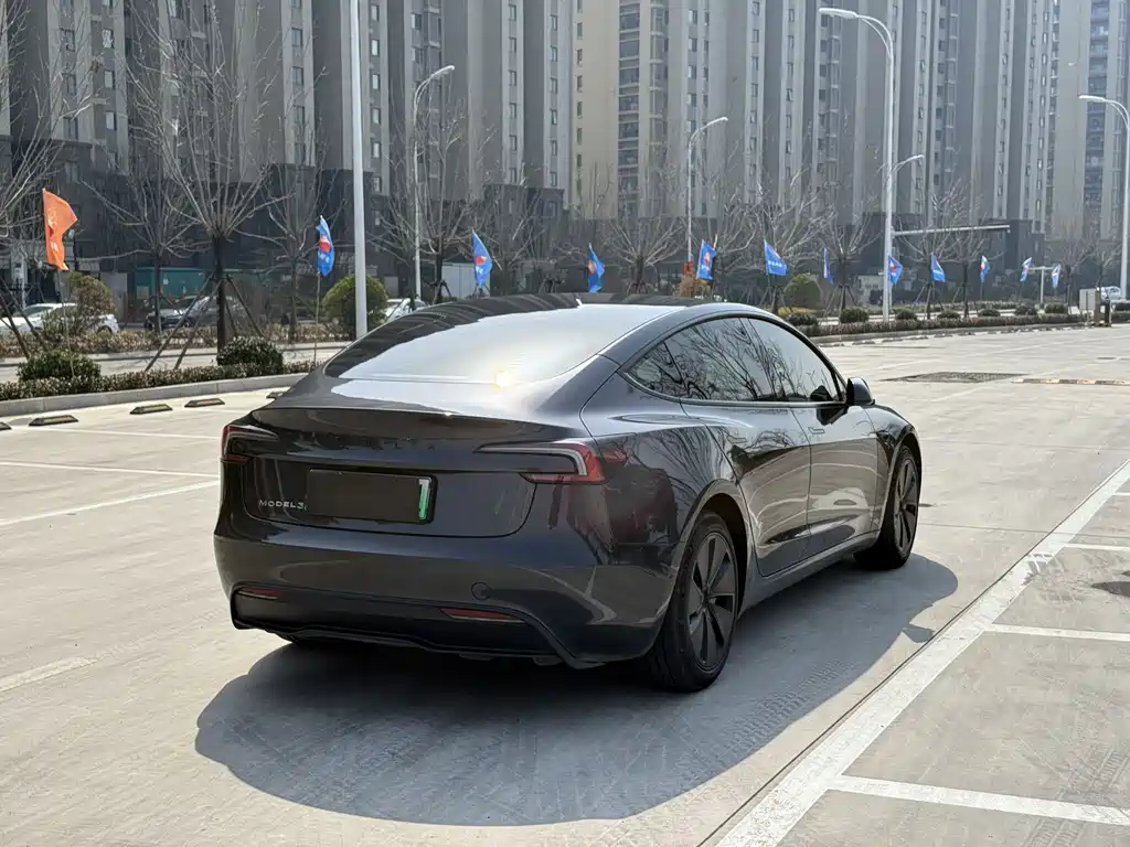 Tesla Model 3 — фото 5