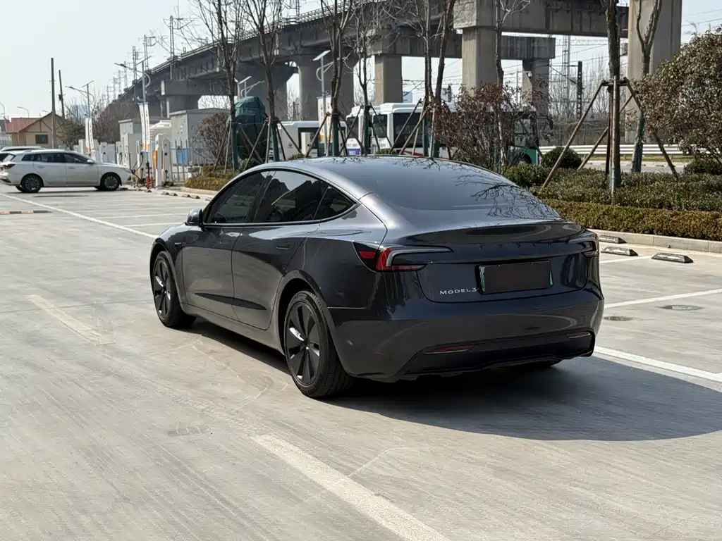 Tesla Model 3 — фото 6