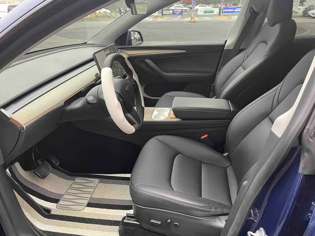 Tesla Model Y — фото 4