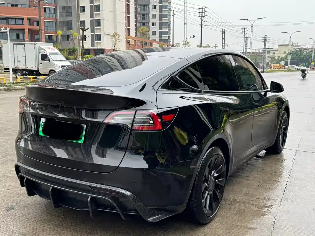 Tesla Model Y — фото 9