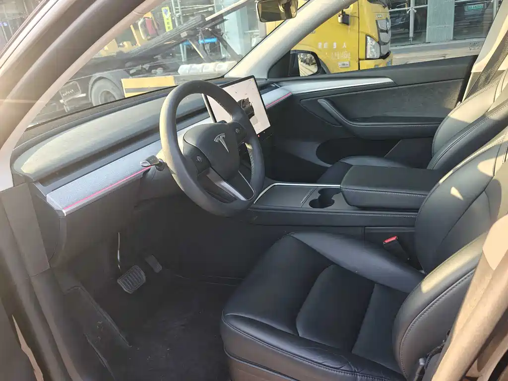 Tesla Model Y — фото 4