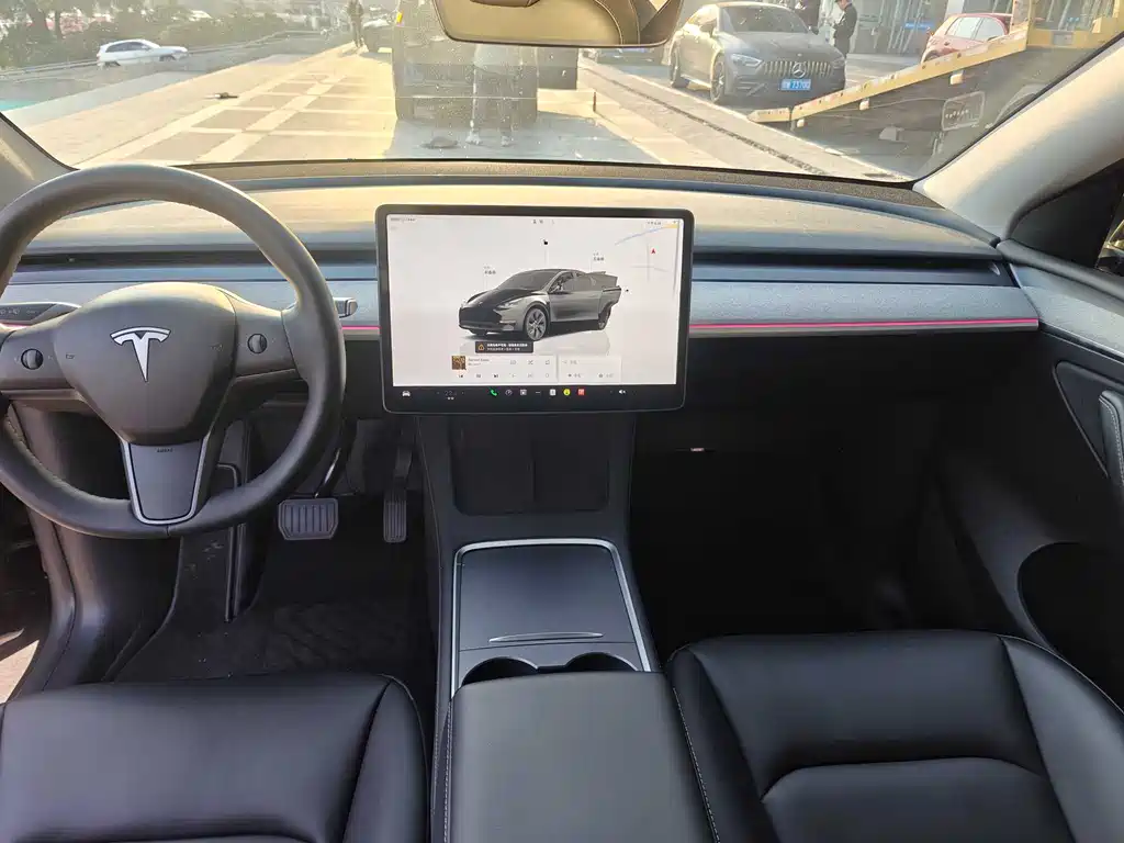 Tesla Model Y — фото 6