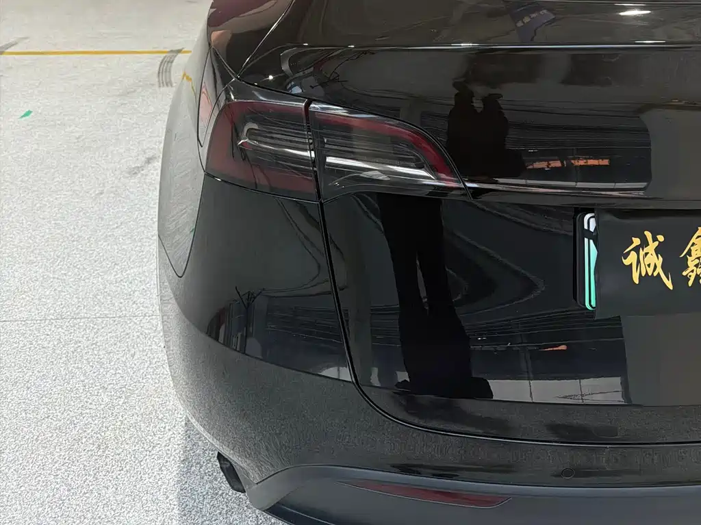 Tesla Model Y — фото 5
