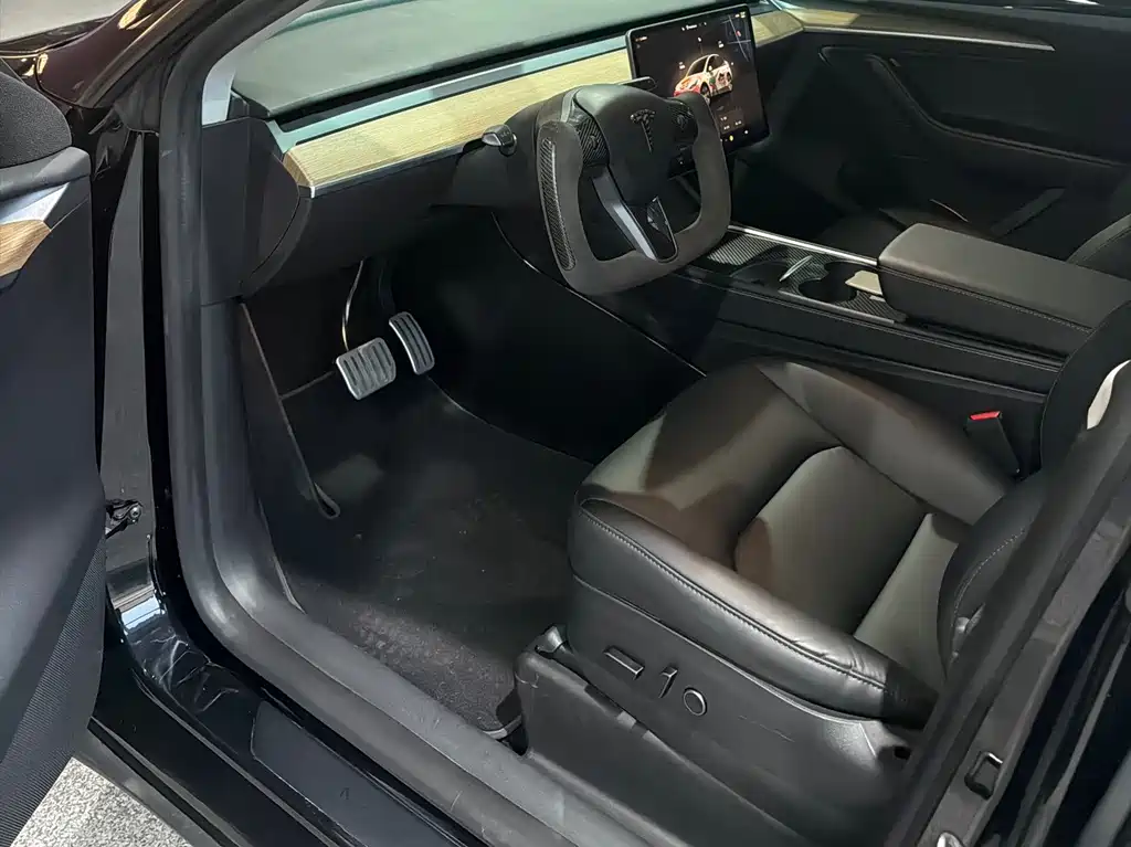Tesla Model Y — фото 9
