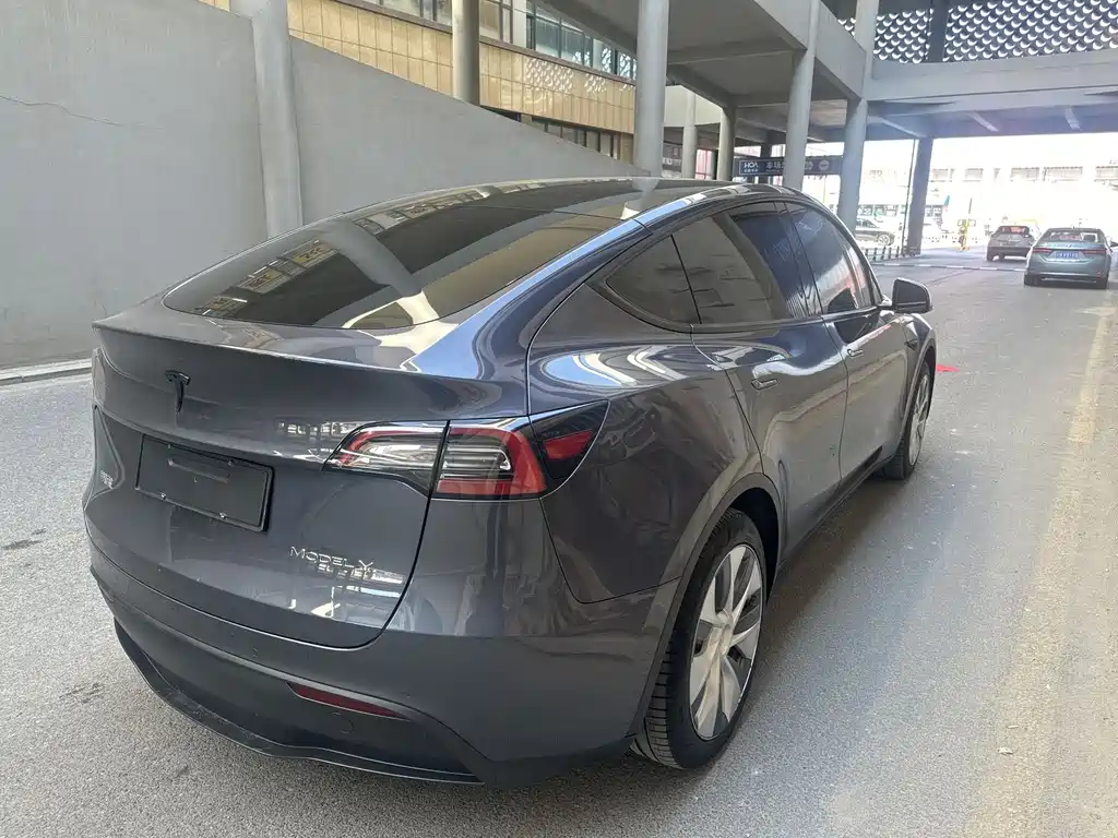 Tesla Model Y — фото 4