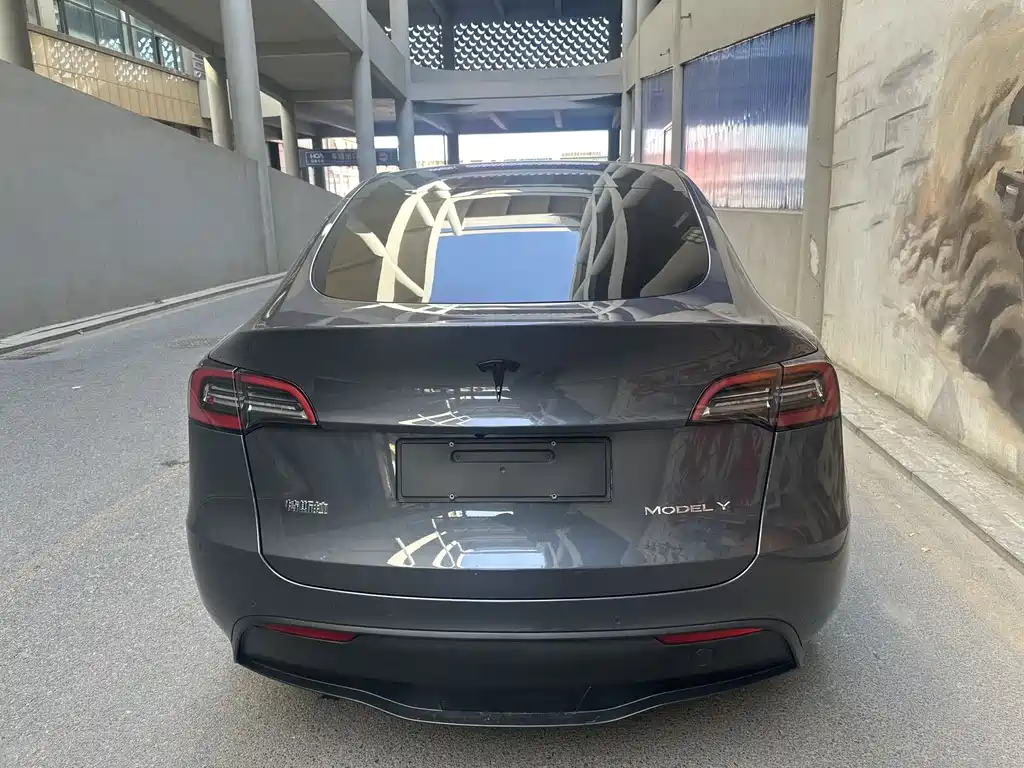 Tesla Model Y — фото 5