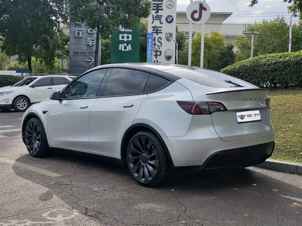 Tesla Model Y — фото 4