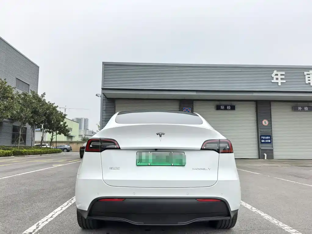 Tesla Model Y — фото 4