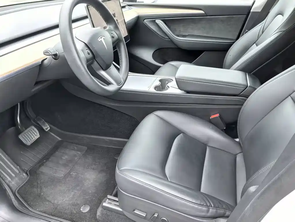 Tesla Model Y — фото 7