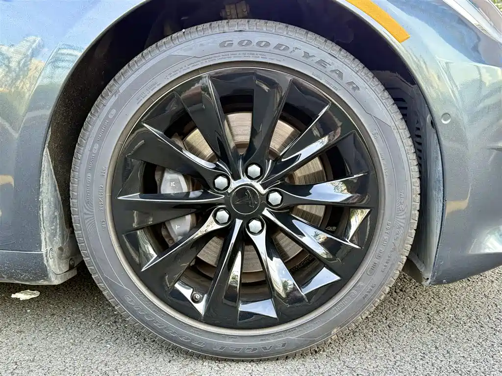 Tesla Model S — фото 30