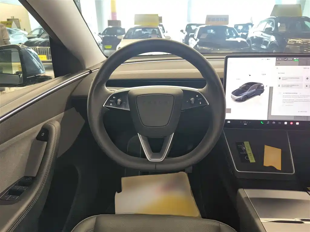 Tesla Model Y — фото 7
