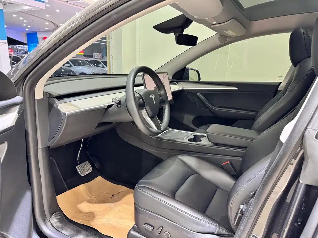 Tesla Model Y — фото 8