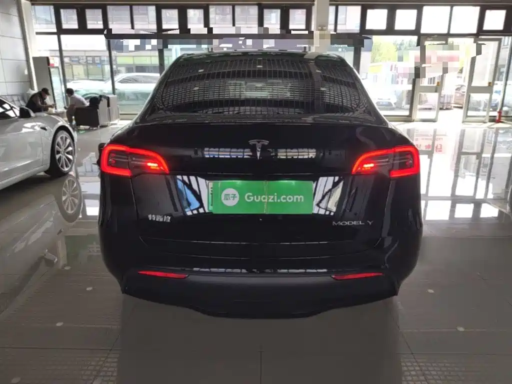 Tesla Model Y — фото 6