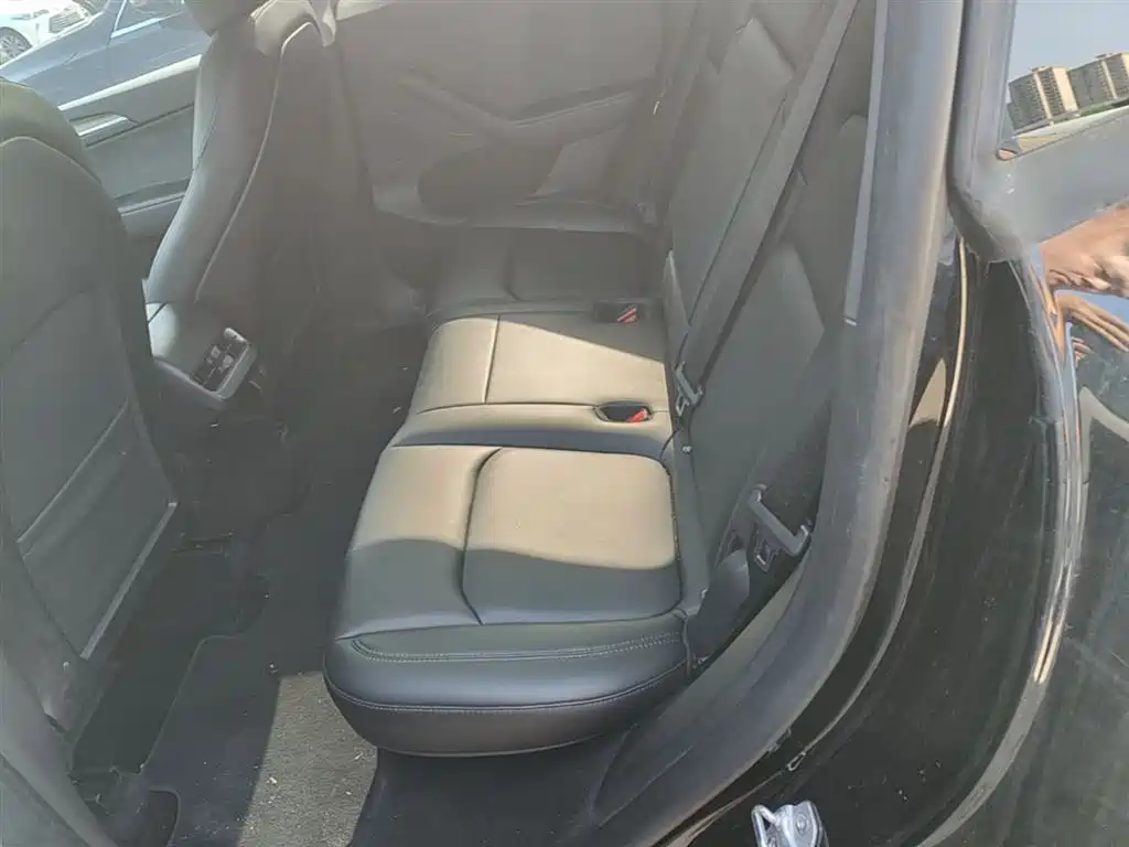 Tesla Model Y — фото 17