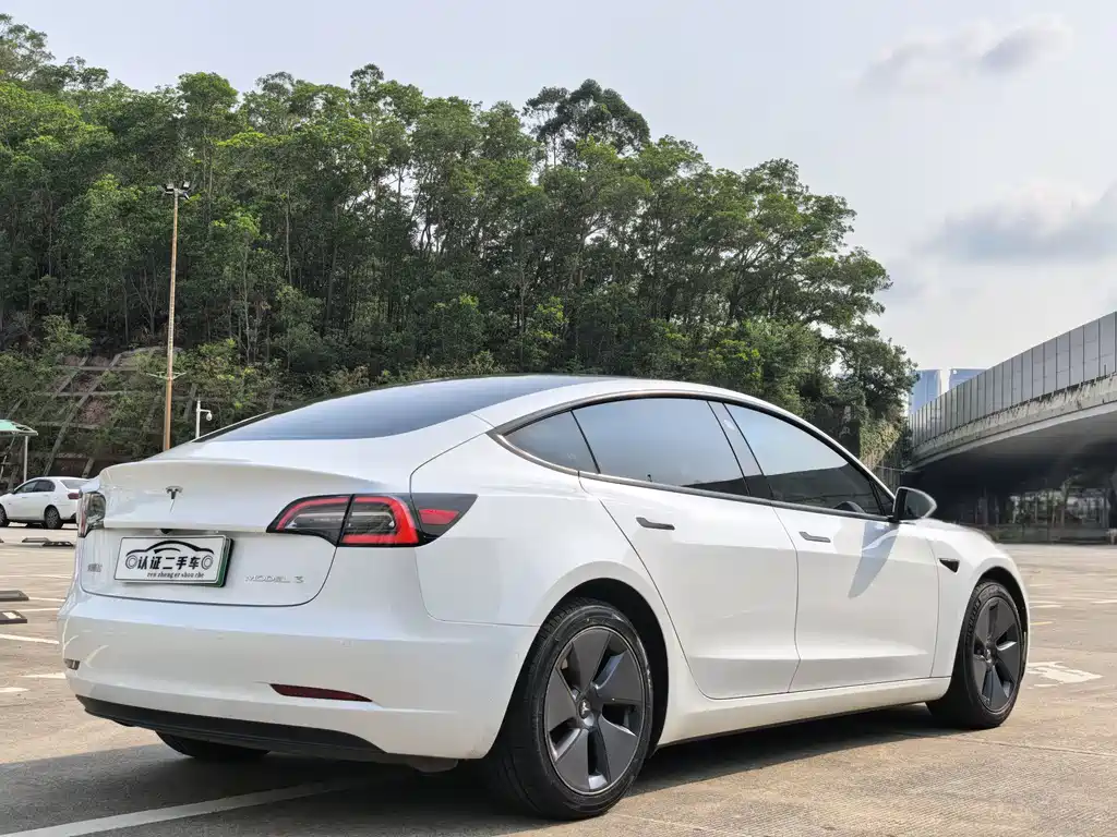 Tesla Model 3 — фото 11