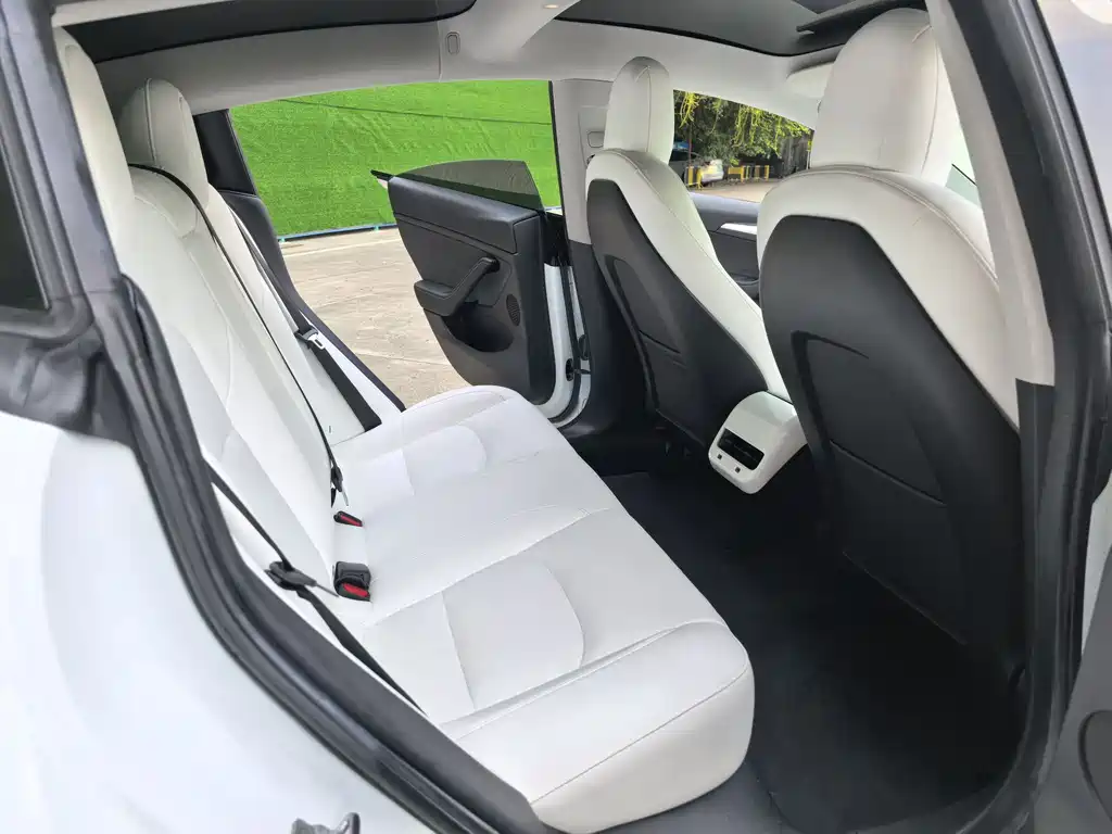 Tesla Model 3 — фото 9