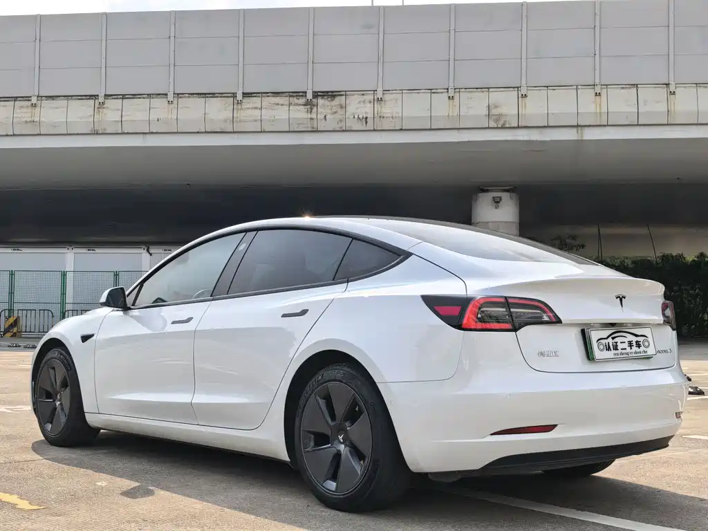 Tesla Model 3 — фото 10
