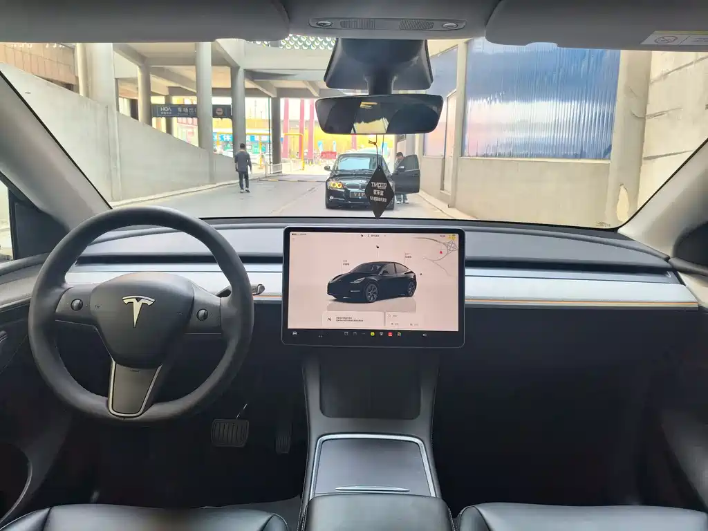 Tesla Model Y — фото 8