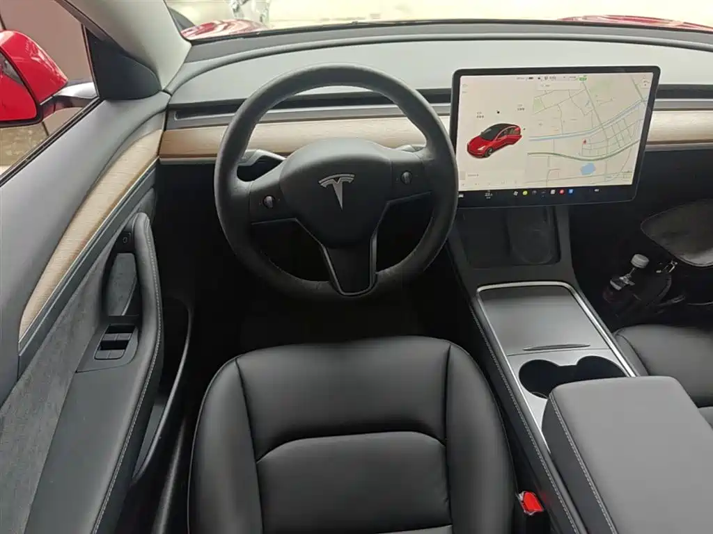 Tesla Model 3 — фото 11
