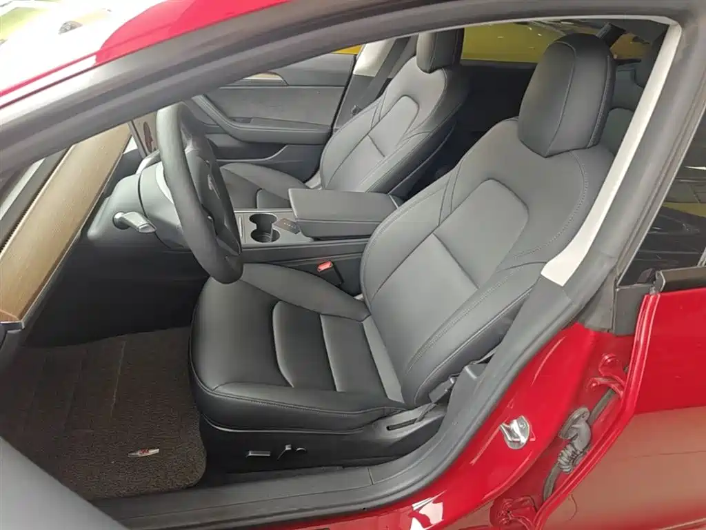 Tesla Model 3 — фото 15