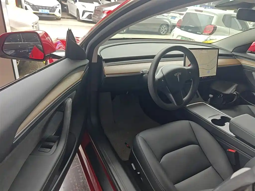 Tesla Model 3 — фото 16