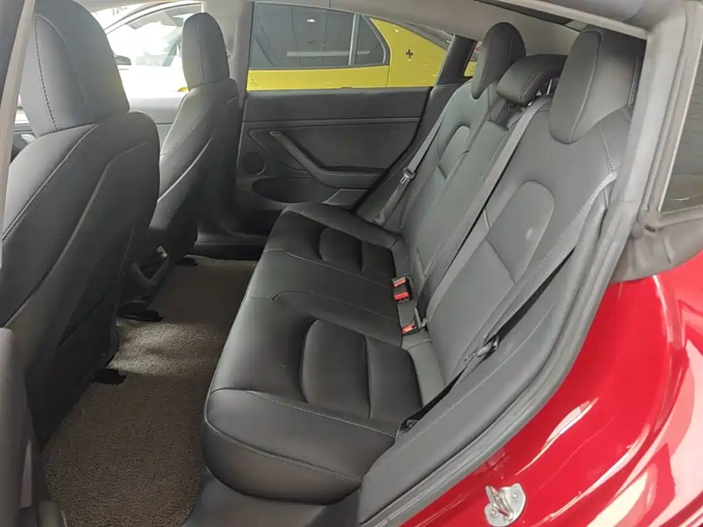 Tesla Model 3 — фото 17