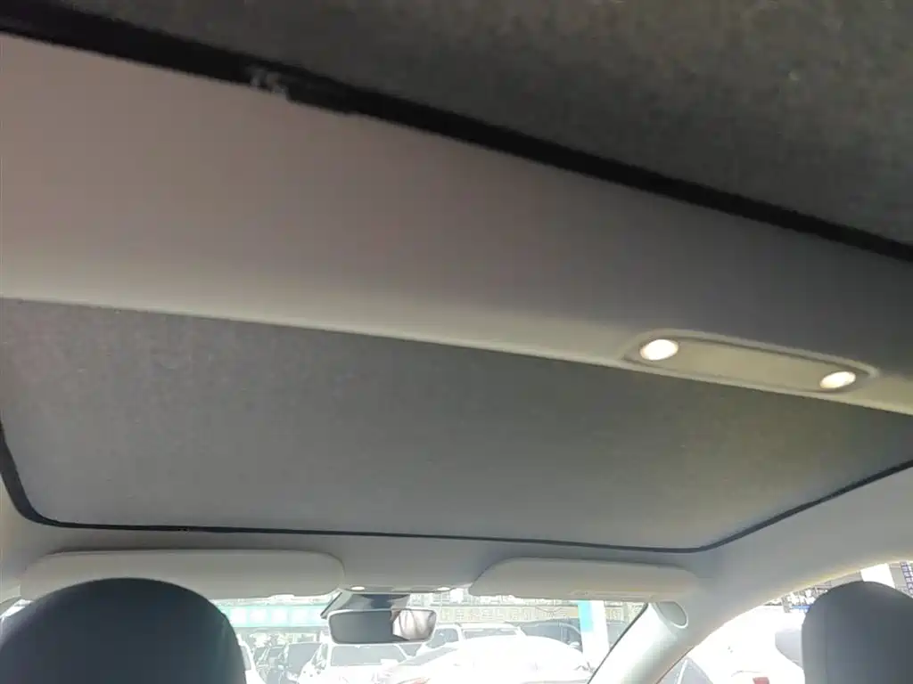 Tesla Model 3 — фото 18
