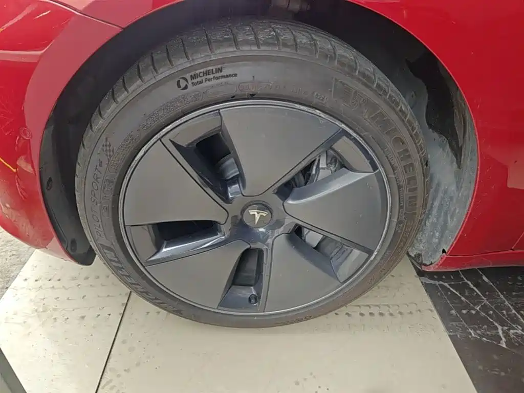 Tesla Model 3 — фото 23