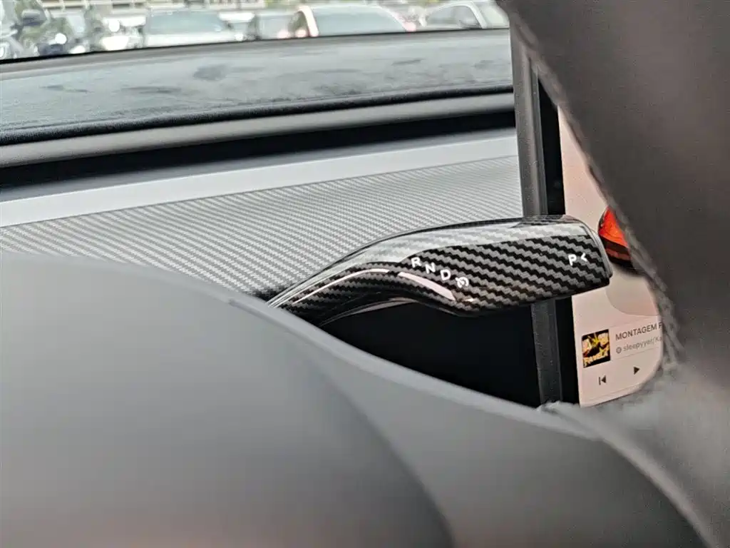 Tesla Model Y — фото 14