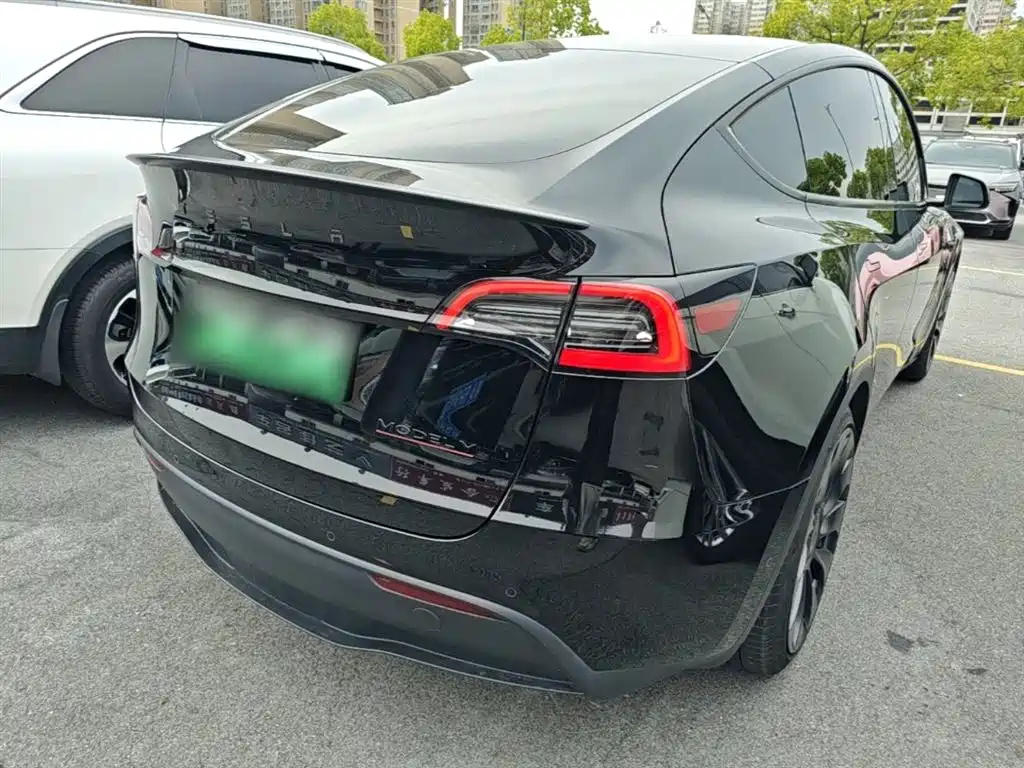 Tesla Model Y — фото 7