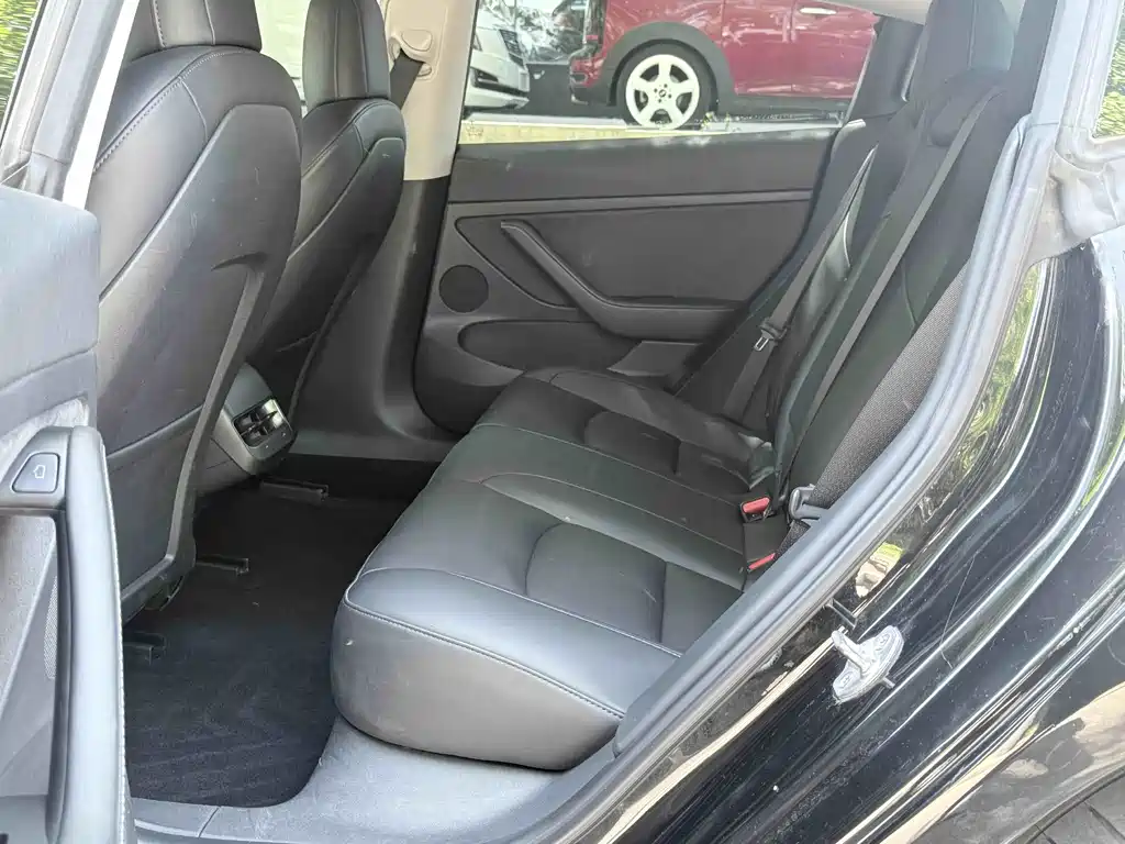 Tesla Model 3 — фото 17