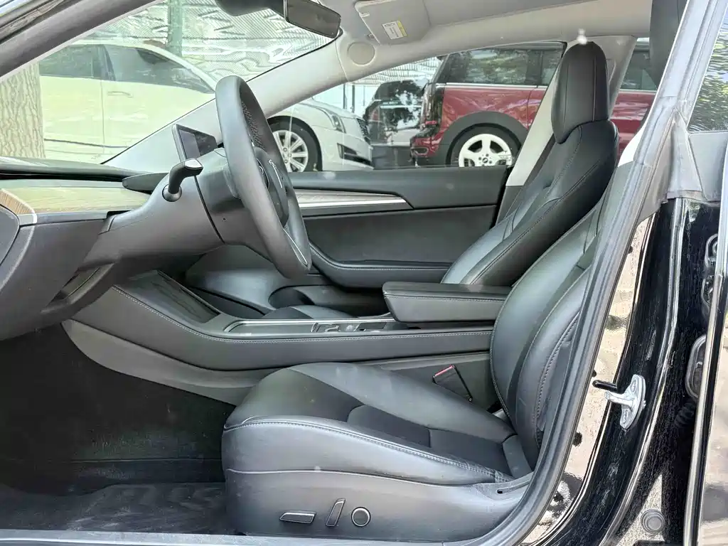 Tesla Model 3 — фото 10