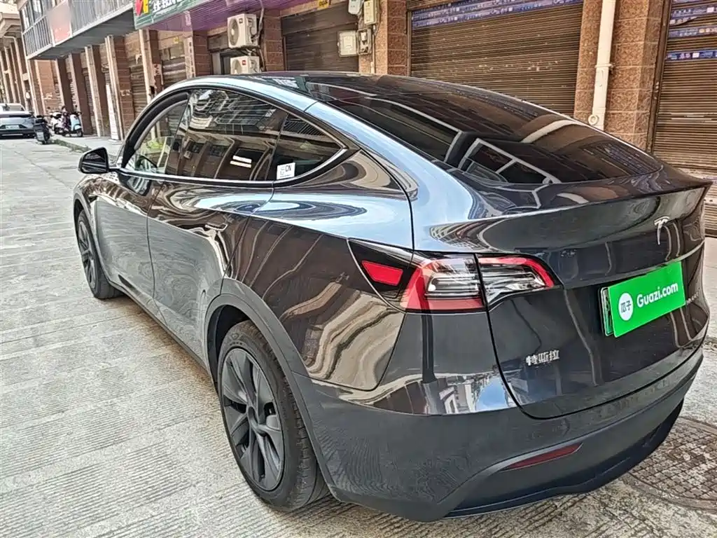 Tesla Model Y — фото 5